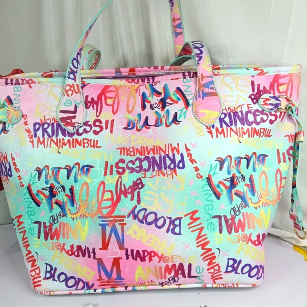 Graffiti tote - Picture 1 of 4